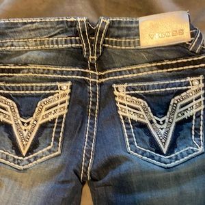 Like new Chelsea boot by vigoss size 26x33